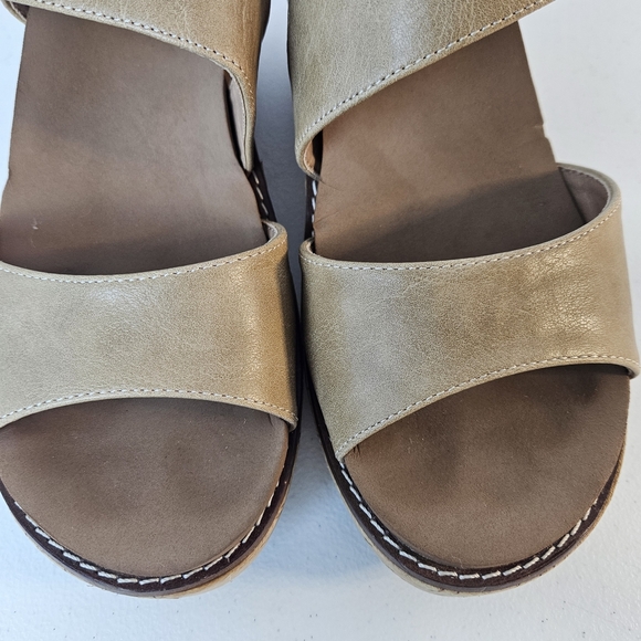 Corkys Footwear Five O'clock Somewhere 2.5 Inch Wedge Sandals Taupe Smooth 7 - Picture 4 of 10